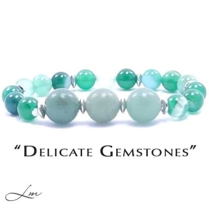 Delicate Gemstones Rachno izrabotena grivna s Zelen Ahat, Zelen Avantyurin i Stomaneni Elementi na Silikonova Korda