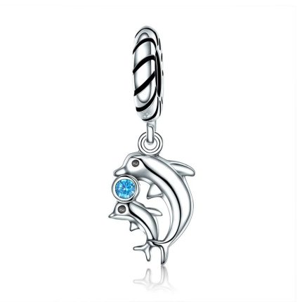 Srebaren talisman Delfini eleganten i simvolichen