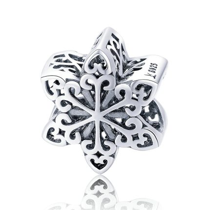 Srebaren talisman Snezhinka zimna elegantnost