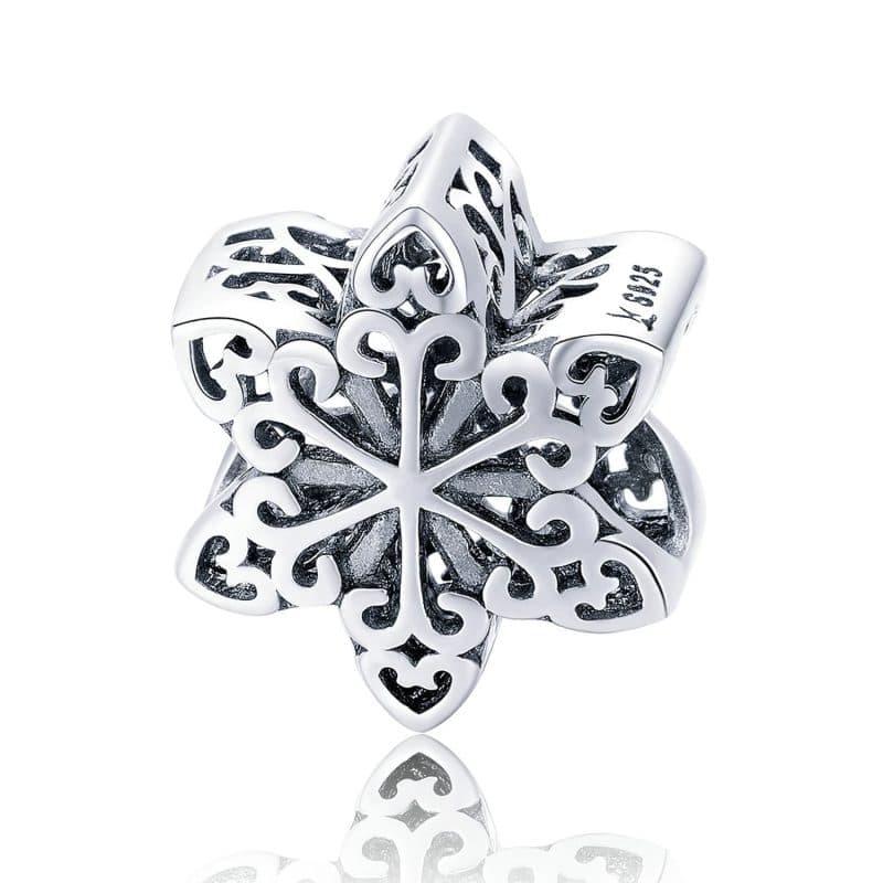 Srebaren talisman Snezhinka zimna elegantnost