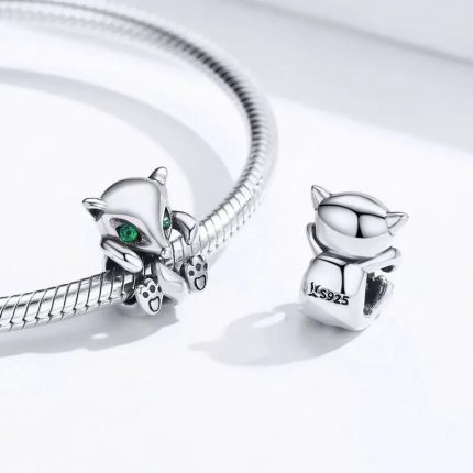 Srebaren talisman & 8220 Lisichka& 8221 simvol na hitrost i kasmet