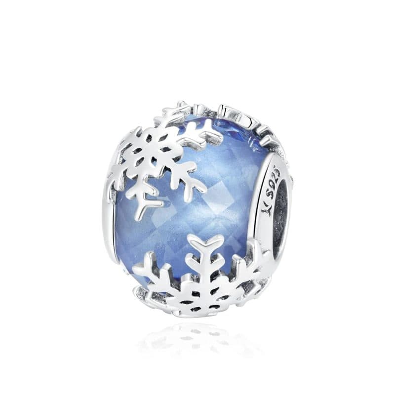 SREBAREN TALISMAN SNEZhINKA ELEGANTNO ZIMNO VDAHNOVENIE
