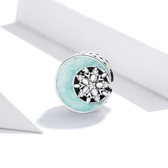 Srebaren talisman snezhinka i polumesets eleganten charm
