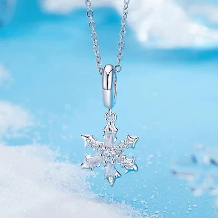 SREBAREN VISYaSht TALISMAN SNEZhINKA ELEGANTEN DIZAYN