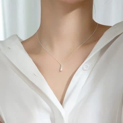 SREBARNO KOLIE SALZA KLASIChNA ELEGANTNOST