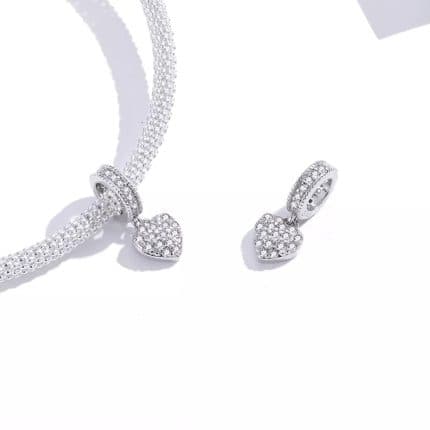 Srebaren visyasht talisman Sartse s tsirkoniy