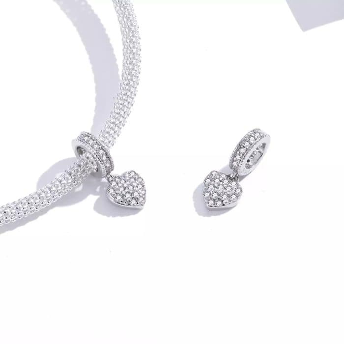 Srebaren visyasht talisman Sartse s tsirkoniy