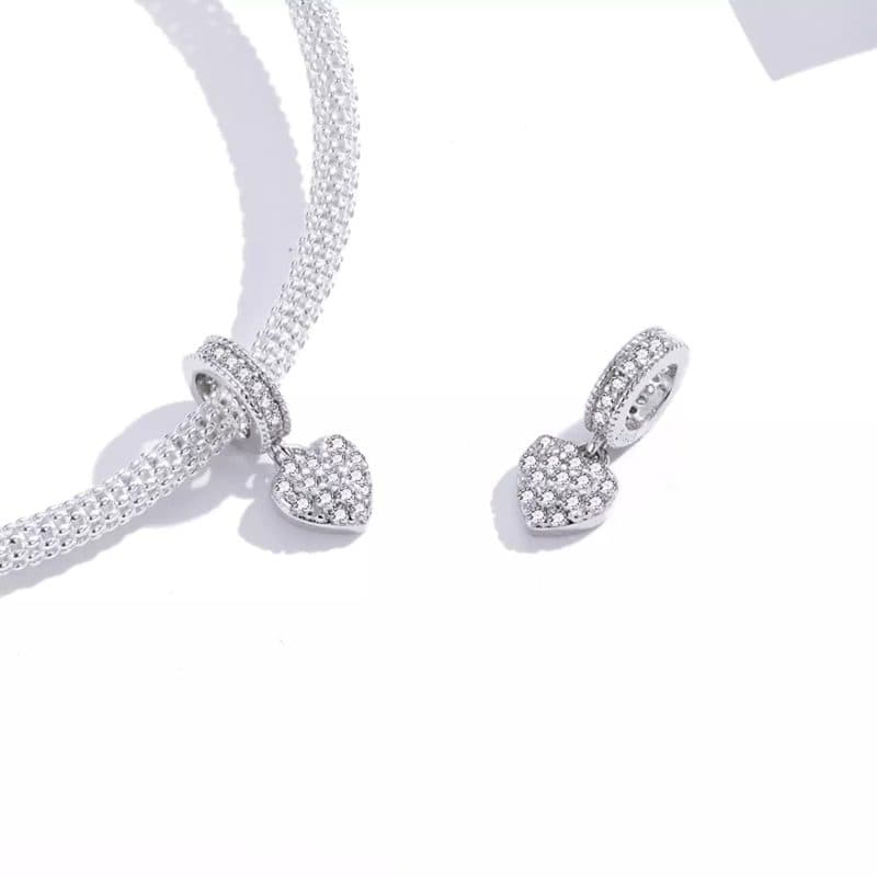 Srebaren visyasht talisman Sartse s tsirkoniy
