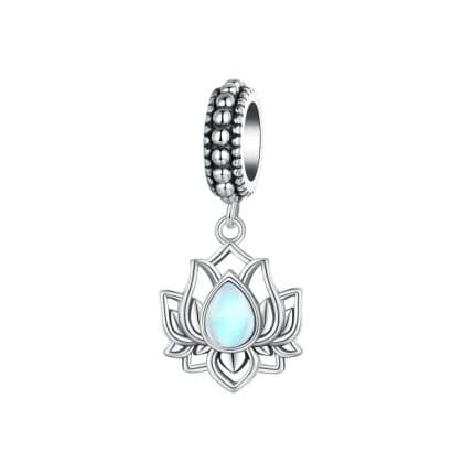 Srebaren talisman Lotos s opalestsirasht kristal