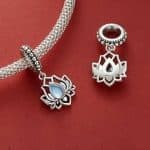 Srebaren talisman Lotos s opalestsirasht kristal